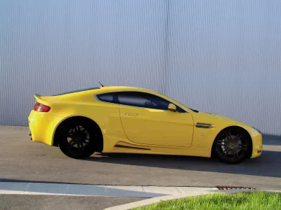 Aston Martin - Vantage